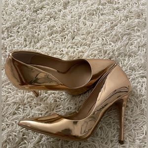 STEVE MADDEN | Metallic Gold heels pumps | size 7
